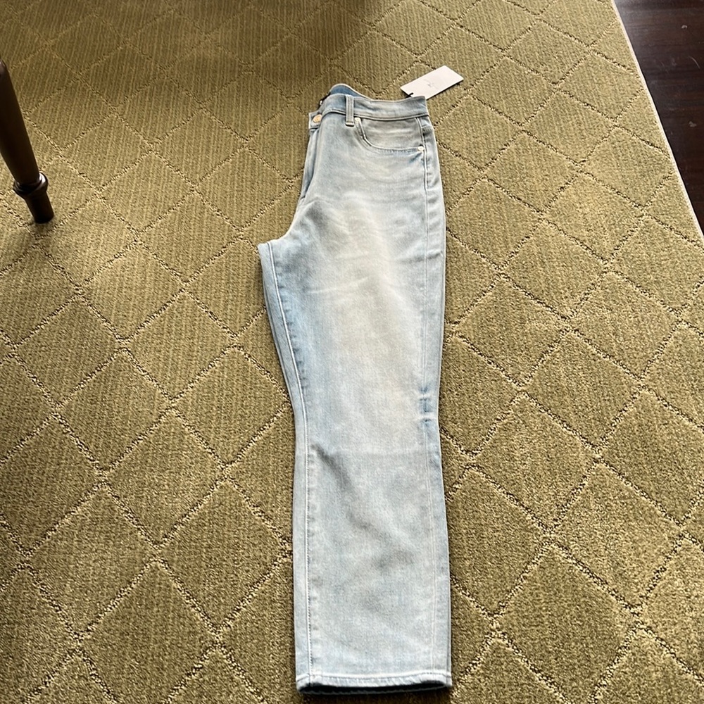 Brand New with tags 7Mandkind cropped skinny Jean